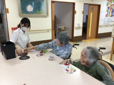 【特別養護老人ホームさんすい園】介護福祉士実習生さんがレクレーション