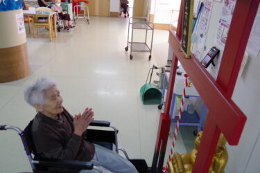 施設内で初もうで【特別養護老人ホームさんすい園】